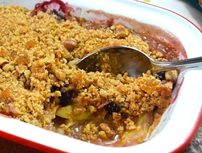 Blackberry, Apple, and Gingerbread Crumble