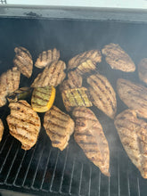 Load image into Gallery viewer, Grilled chicken, shrimp, flank steak, salmon or vegetables and sauce
